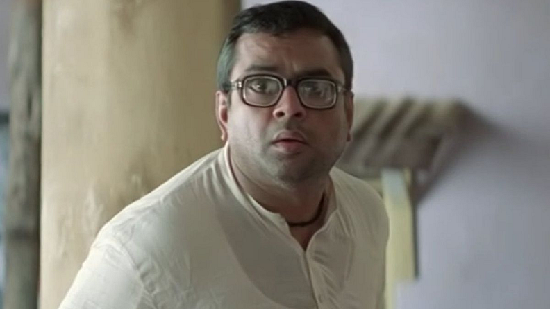 कॉमेडी चित्रपटांमुळे त्यांना एक वेगळी ओळख मिळाली. फिर हेरा फेरी, आवारा पागल दीवाना, दिवाने हुए पागल, हंगामा यांसारख्या विनोदी चित्रपटांतून त्यांनी अभिनयाची चुणूक दाखवली आहे.