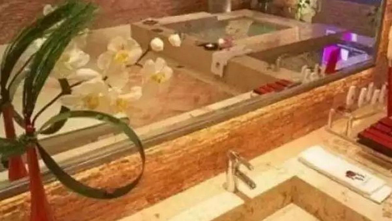 असं ऐकण्यात आहे की,अमिताभ यांच्या कामावर खूश होऊन प्रसिद्ध निर्माता-दिग्दर्शक रमेश सिप्पी यांनी त्यांना हे घर गिफ्ट केलं होतं.