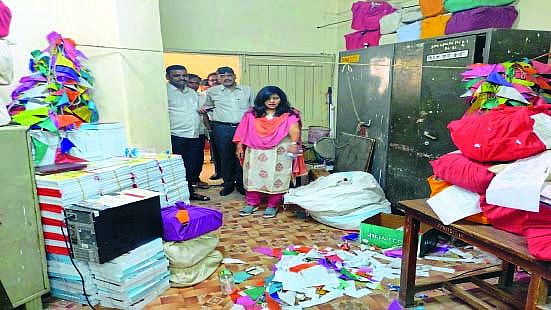जिल्हा परिषदेतील सर्व विभागांमध्ये स्वच्छता मोहीम राबविण्यात येत आहे.