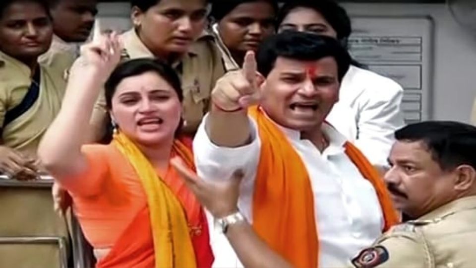 राणा दाम्पत्य या प्रकरणाची कसलीही माहिती माध्यमांपुढे मांडू शकत नाही, माध्यमांना प्रतिक्रिया देऊ शकत नाहीत.