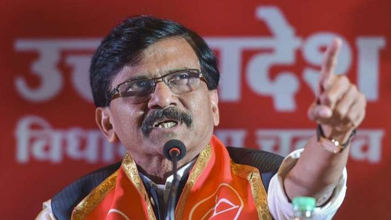संजय राऊत आणि आशिष शेलार यांच्यात आता आरोप प्रत्यारोपांचा खेळ रंगला आहे. राऊतांनी बाबरी कोणी पाडली हे शोधण्यासाठी सीबीआय तसंच गुप्तहेर विभागाचा अहवाल शोधण्यास सांगितलं.