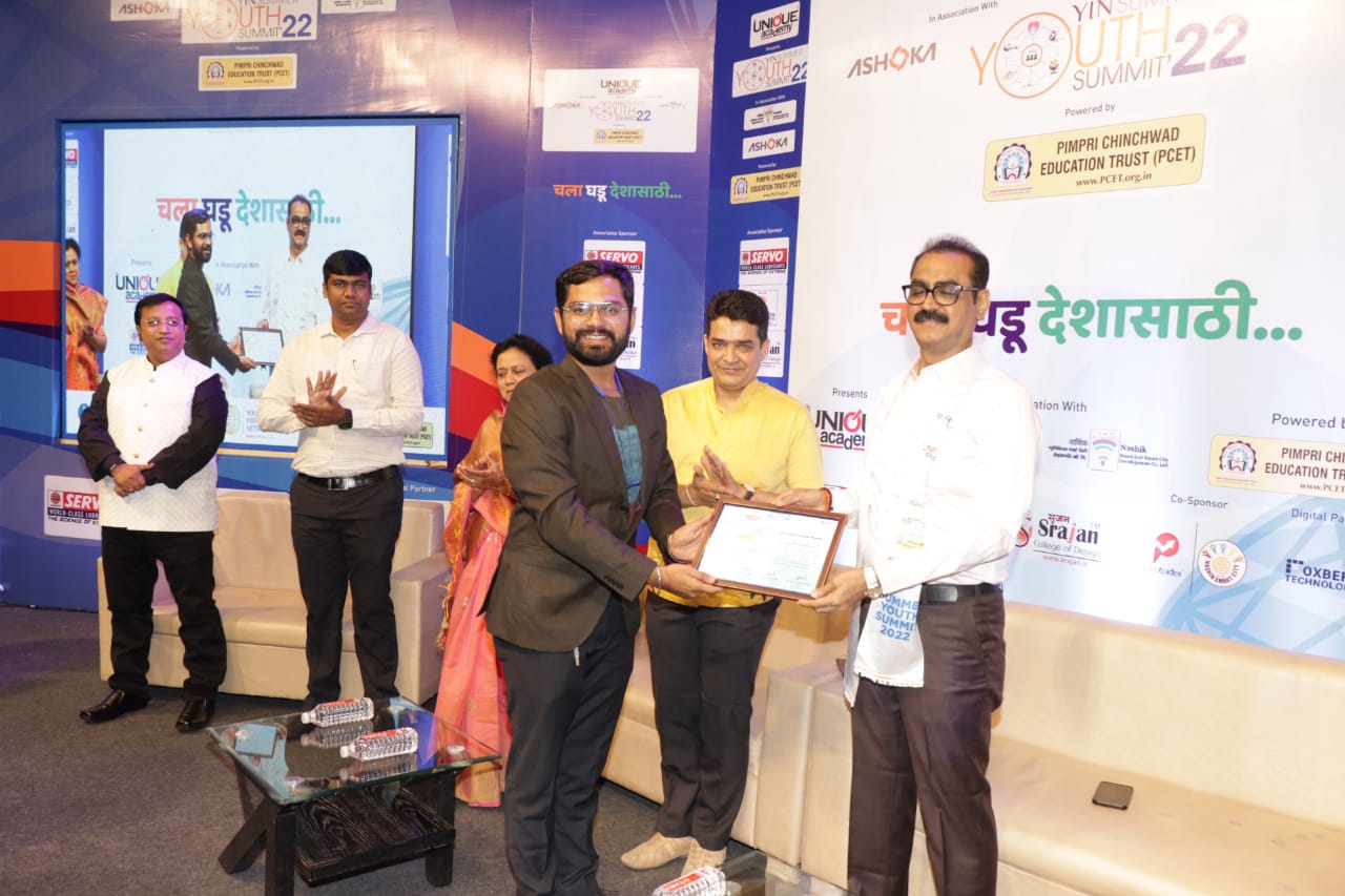 सकाळ यिन समर युथ समिट मध्ये मनपा आयुक्त रमेश पवार यांच्या हातुन सत्कार