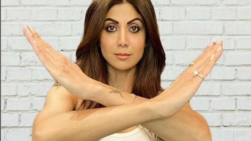 Shilpa Shetty Airport Workout