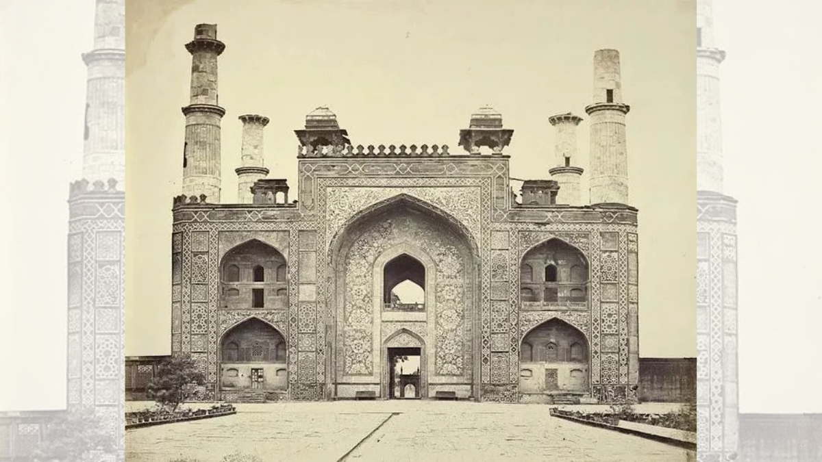 1890, अकबराच्या मकबऱ्याचे प्रवेशद्वार