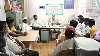 बालविवाह प्रतिबंध संदर्भात गावकऱ्यांना मार्गदर्शन करताना पोलीस निरीक्षक अशोक सायकर बालविवाह प्रतिबंध संदर्भात गावकऱ्यांना मार्गदर्शन करताना पोलीस निरीक्षक अशोक सायकर