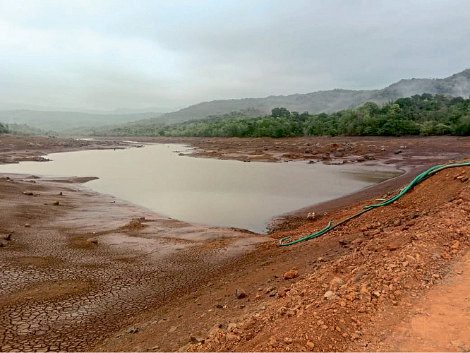 उमरे धरणातील पाणीसाठा चार दिवसांपूर्वी दुरुस्तीच्या नावाखाली अचानक सोडण्यात आला होता