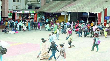 Pune station passenger