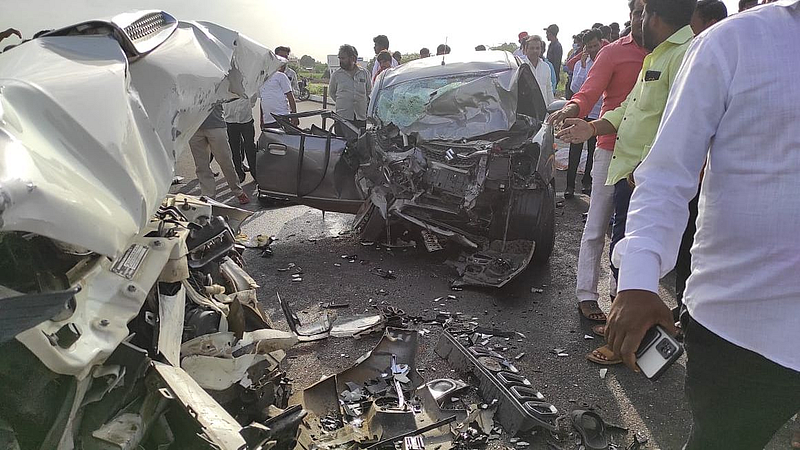 6 killed in road accident near Penur Three injured mohol solapur