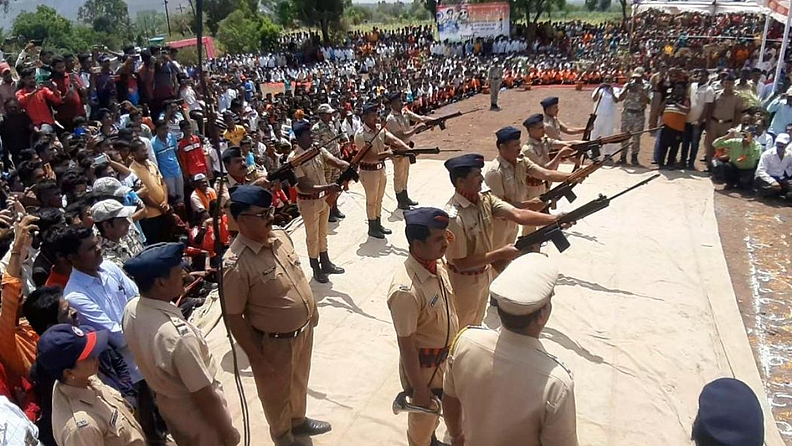 येथून फुलांनी सजवलेल्या ट्रॉलीतून जवान प्रथमेश यांचे पार्थिव घेऊन निघालेली शोभायात्रा सरताळे, कुडाळ, शेते, सोमर्डी मार्गे, बामणोली तर्फ कुडाळ, डेरेवाडी येथे पोहचली. त्यानंतर त्यांच्या घरी पार्थिव नेण्यात आले.