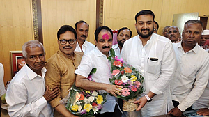 Positive discussion of new board of directors Pratapgad-Kisanveer sugar factory Saurabh Shinde Makrand Patil ajit pawar satara