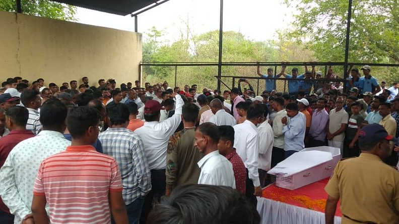 या वेळी अपशिंगेसह परिसरातील विविध गावांतून आलेला मोठा जनसमुदाय उपस्थित होता.