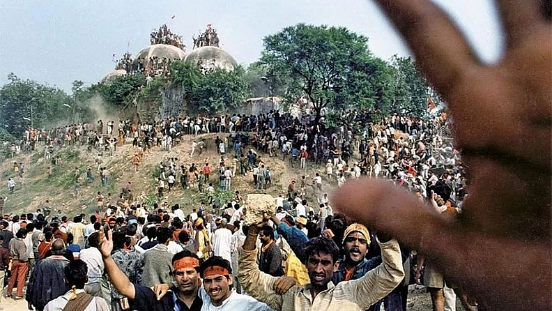 तब्बल २८ वर्षांच्या काळात या खटल्याने वेगवेगळी वळणे घेतली. २०१०मध्ये अलाहाबाद उच्च न्यायालयाने खटल्यातून अडवाणी प्रभृतींची नावे वगळणारा निकाल दिला होता. त्यापूर्वीच ‘गुन्हेगारी स्वरूपाच्या कटा’चा आरोप काढून टाकण्याचा निर्णय न्यायालयाने दिला. मात्र, अलाहाबाद उच्च न्यायालयाच्या या निकालास ‘सीबीआय’ने सर्वोच्च न्यायालयात आव्हान दिले.