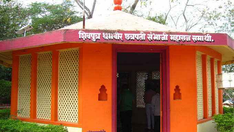 औरंगजेबाने केलेले अत्याचार ४० दिवस सहन केल्यानंतर फाल्गुन अमावास्या म्हणजेच ११ मार्च १६८९ रोजी संभाजी महाराजांची प्राणज्योत मालवली. आजही छत्रपती संभाजी महारांज हे हजारोंसाठी प्रेरणास्क्त्रोत आहेत.