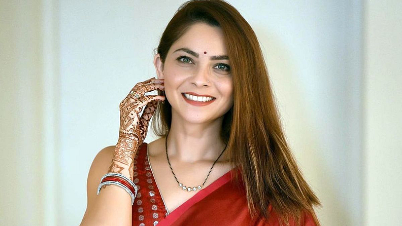 'अप्सरा' म्हणून नावाजलेल्या सोनाली कुलकर्णीने तीचे मराठी चित्रपटसृष्टीत तीचे एक वेगळे स्थान निर्माण केले आहे.तीच्या अदांनी लाखो घायाळ होतात.'मितवा','नटरंग' यातील महत्वाच्या भूमिकेनंतर सोनालीला प्रचंड प्रसिद्धी मिळाली आहे.बक्कळ मानधन घेण्यात या अभिनेत्रीचा तीसरा क्रमांक लागतो.ही अभिनेत्री प्रत्येक चित्रपटासाठी १०-१२ लाखाचे मानधन घेते.
