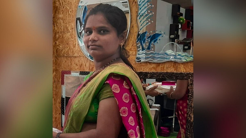 27 year old married woman dies in ambulance crash