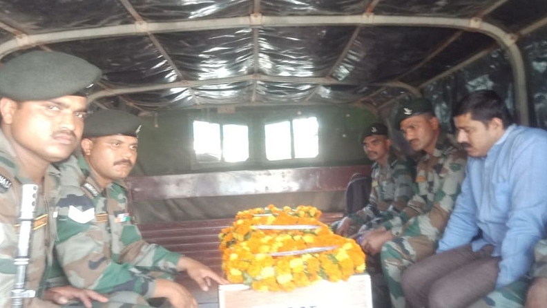 बामणोलीसह आजूबाजूच्या गावागावात पहाटे पासूनच देशभक्तीपर वातावरण निर्माण झाले होते. पुणे येथून त्यांचे पार्थिव सकाळी सात वाजता पाचवड (ता. वाई) येथे आणण्यात आले.
