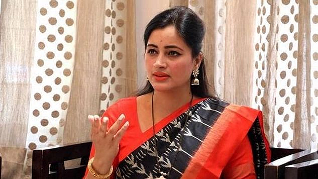 mp navneet rana demands removal of amravati commissioner aarti singh