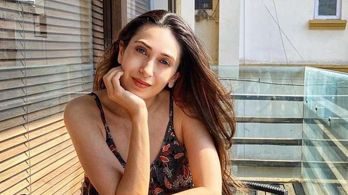 'लोलो' या नावाने लोकप्रियता मिळालेली अभिनेत्री करिष्मा कपूर हीने ९०च्या दशकात अनेक चित्रपट गाजवले आहेत.हीच्या शिक्षणाच्या बाबतीत जाणून घेतलं तर या अभिनेत्रीने ६ व्या वर्गातच शिक्षण सोडले.