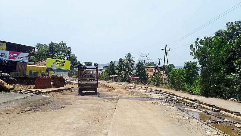 महाड-शिरगाव रस्त्याचे काम कूर्मगतीने