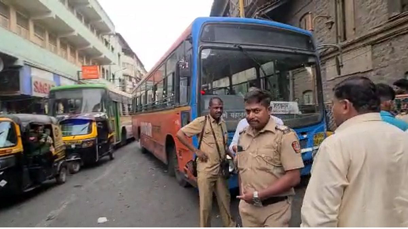 PMPML bus brakes fail accident near Vishrambagwada on Kumthekar Road two injured pune