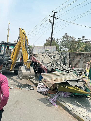 आळंदीतील अतिक्रमणे जमीनदोस्त