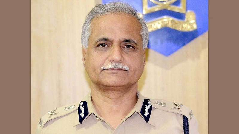 Solapur Abhay Diwanji write ips atulchandra kulkrani is appointed additional director of general in NIA