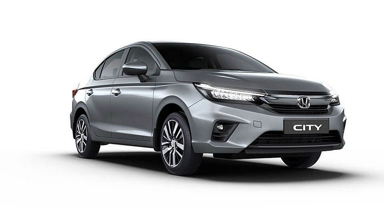 2. होंडा सिटी (पाचवी पिढी) (Honda City-fifth-generation)- होंडा सिटीवर 30,396 रुपयांपर्यंतचे फायदे उपलब्ध आहेत. यामध्ये 5,000 रुपयांपर्यंत रोख सूट किंवा 5,396 रुपयांपर्यंत मोफत (FOC) अॅक्सेसरीजचा समावेश आहे. तुम्ही एक्सचेंजवर रु.5,000 ची सूट देखील घेऊ शकता. याशिवाय, होंडा ग्राहकांना 5,000 रुपयांचा लॉयल्टी बोनस आणि 7,000 रुपयांचा एक्सचेंज बोनस मिळू शकतो. याशिवाय, कंपनी 8,000 रुपयांची कॉर्पोरेट सूट देखील देत आहे.