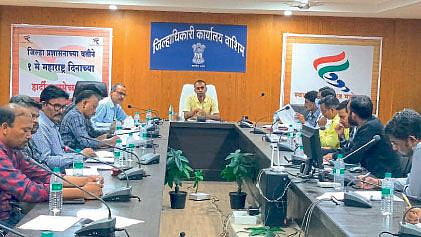 Akola kharif crop loan Bank focus Collector Shanmugarajan S