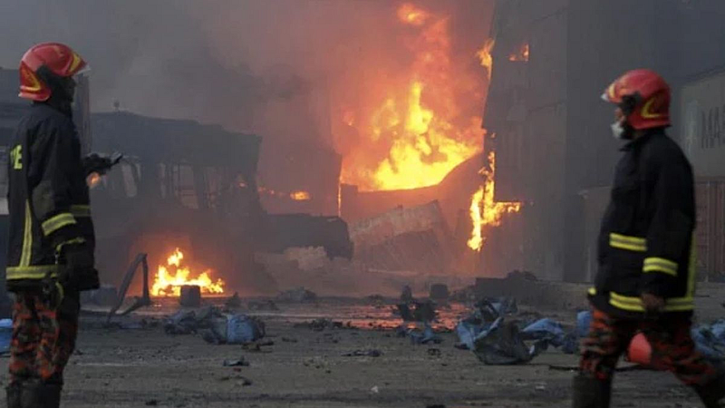 बांगलादेशमध्ये कंटेनर डेपोला भीषण आग; ३५ कामगारांचा होरपळून मृत्यू, ४५० जण जखमी