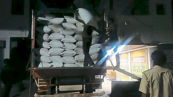 Akola illegal rice truck seized by police