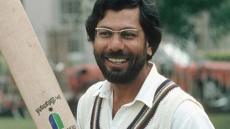 pakistan cricket legend zaheer abbas in icu london hospital corona patient london