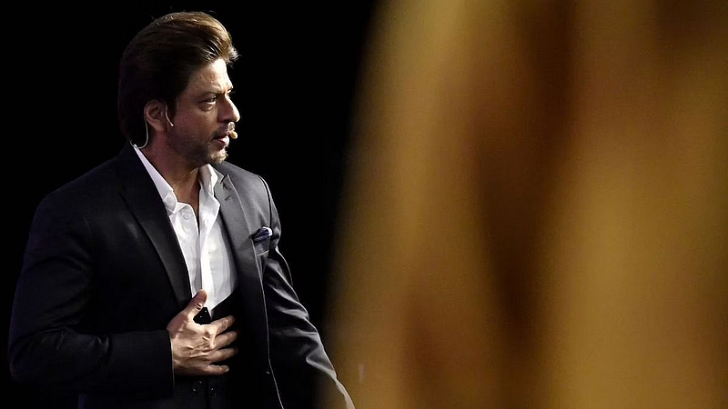 shahrukh khan iconic pose now a hashtag on twitter
