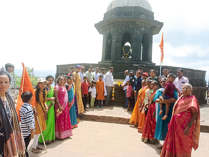 जिजाऊंच्या लेकींनी केला राजधानी रायगड सर