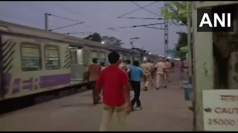 prophet row protesters attack damage local train in bengal nadia district police