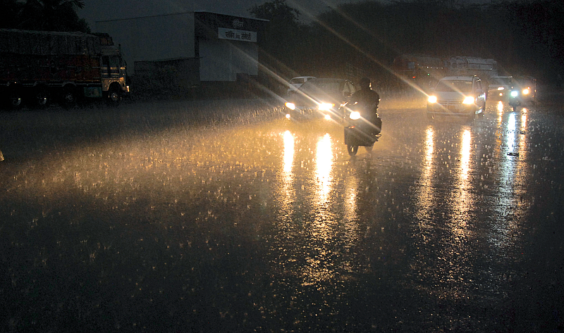 heavy rains at nashikrosd