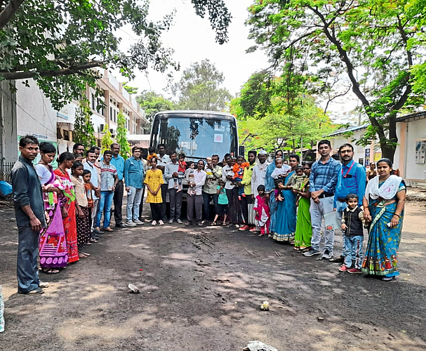 16 children along with parents going to mumbai through special bus
