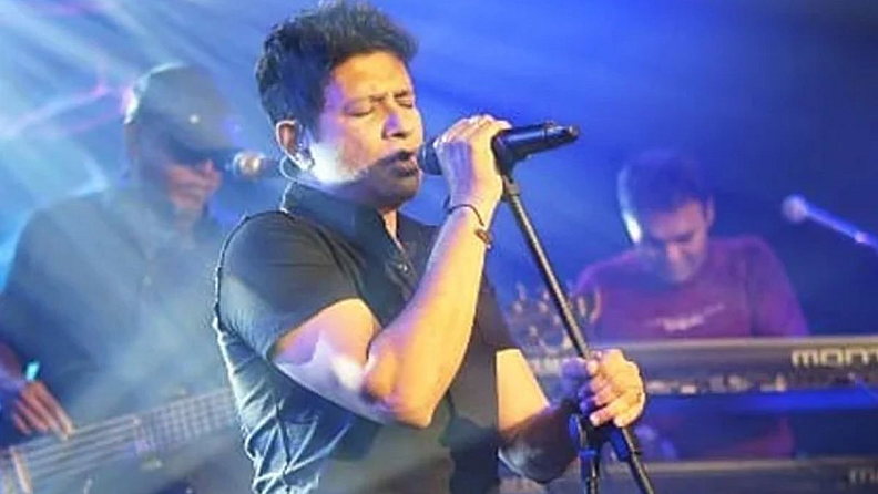 1 'पल' : केके हे 90 च्या दशकातील गायक आहेत. त्यांनी 'प्यार के पल' हे गाणं गावून प्रत्येक तरुणाच्या हृदयात एक खास स्थान निर्माण केलं. 1999 मध्ये आलेल्या 'पल' या अल्बमला संगीतप्रेमींसोबतच संगीत तज्ञांनी भरभरून दाद दिली.