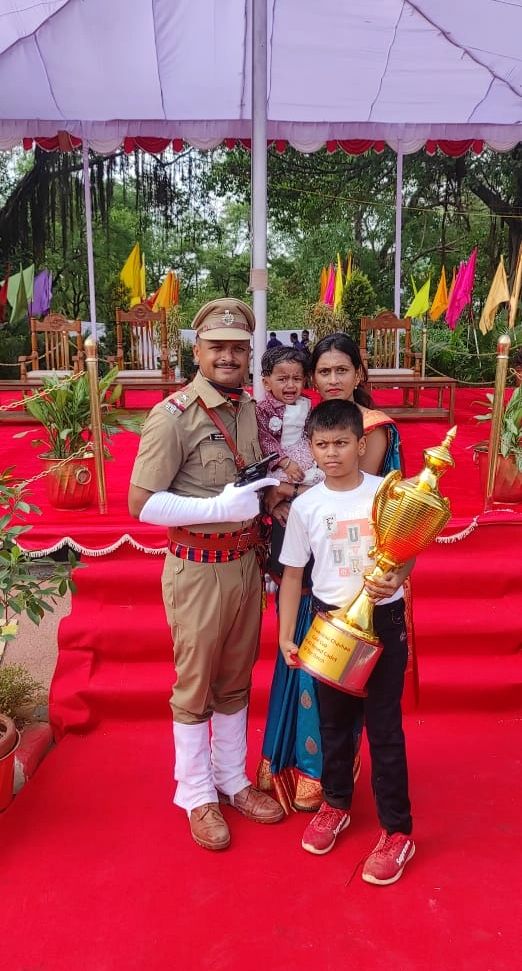 राजू सांगळे परिवारा समवेत.