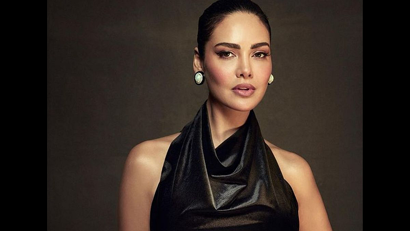 Actress Esha Gupta shared her journey by targeting star kids