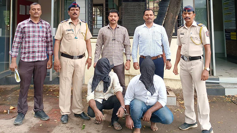 Dombivli pedestrian was beaten and robbed on skywalk