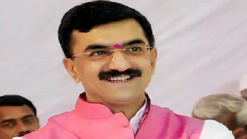 Thackerays Nishta Yatra sponsored by NCP Shambhuraj Desais counterattac