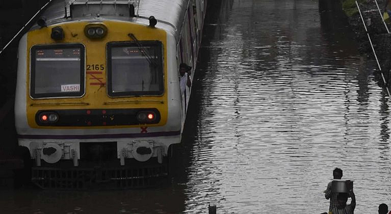 Mumbai local 10 to 15 minutes late Due to heavy rain Central Railway traffic is disrupted rak94