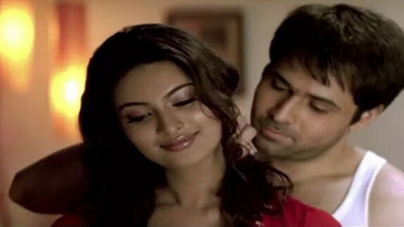 7. 'बीते लम्हे' : इमरान हश्मीच्या 'द ट्रेन' चित्रपटातील लोकप्रिय गाणं आजही प्रसिध्द आहे, याचं सर्वात मोठं कारण म्हणजे केकेचा आवाज. केकेनं आपल्या कारकिर्दीत सर्व प्रकारची गाणी गायली आहेत.