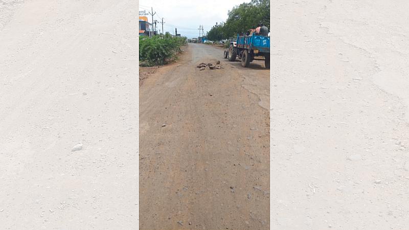Poor condition of Nyahalade to Dhule road