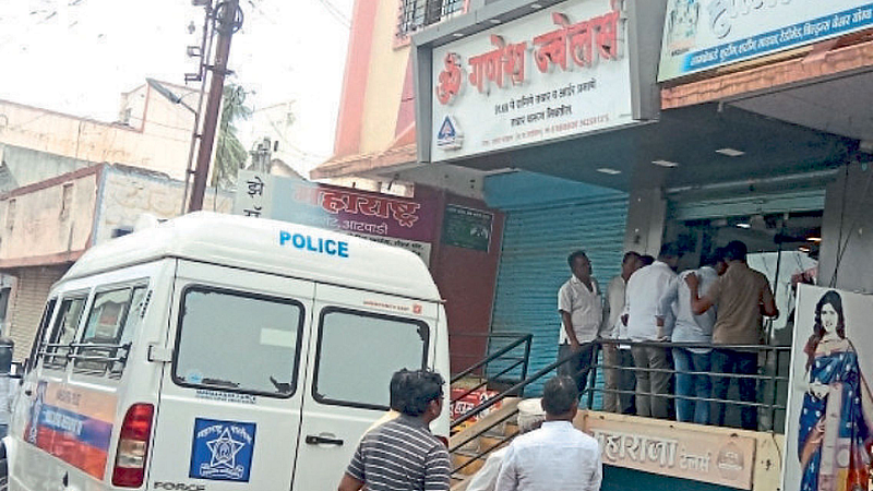 सहा लाखांची चोरी