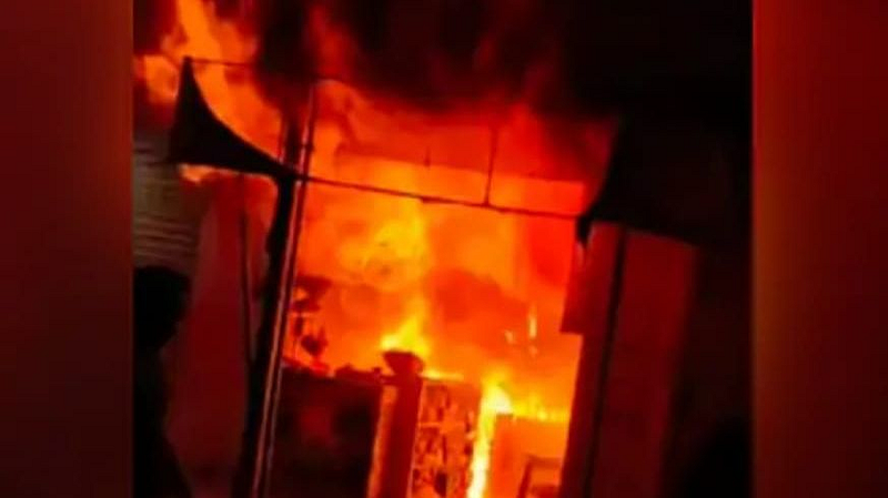 गोरेगावात बूट हाऊसला आग