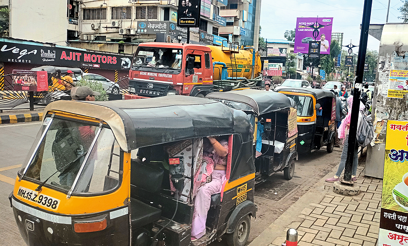 Unauthorized rickshaw stops