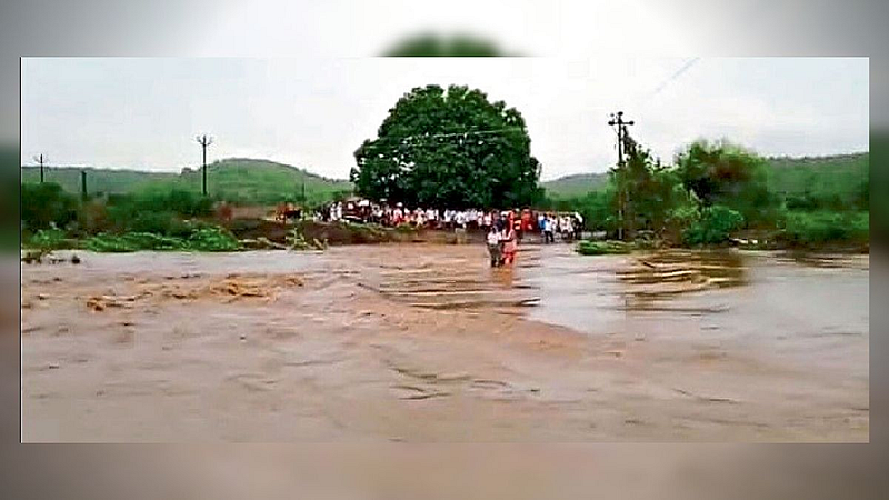 Nanded Cloudy heavy rain Tamsa river Flood