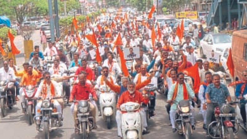 Shiv Senas vehicle rally against the rebels