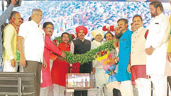 Mumbai seems to be Maharashtra devendra Fadnavis criticize Uddhav Thackeray latur